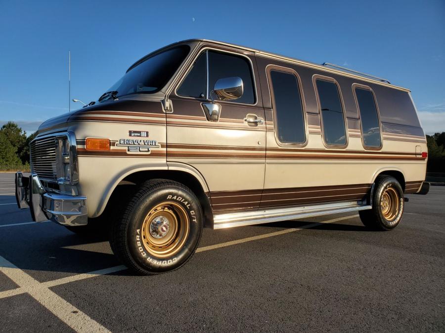  Chevrolet G20 Conversion Van  (CG21305) 1988 года  (фото 12 из 257)